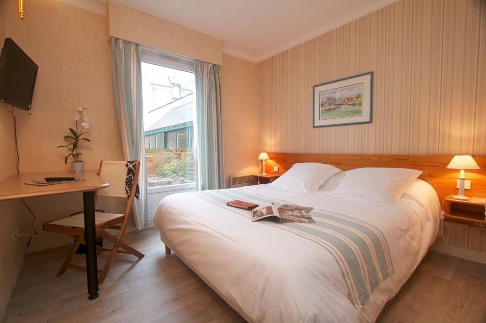Hotel Sully Nogent-le-Rotrou Exterior photo