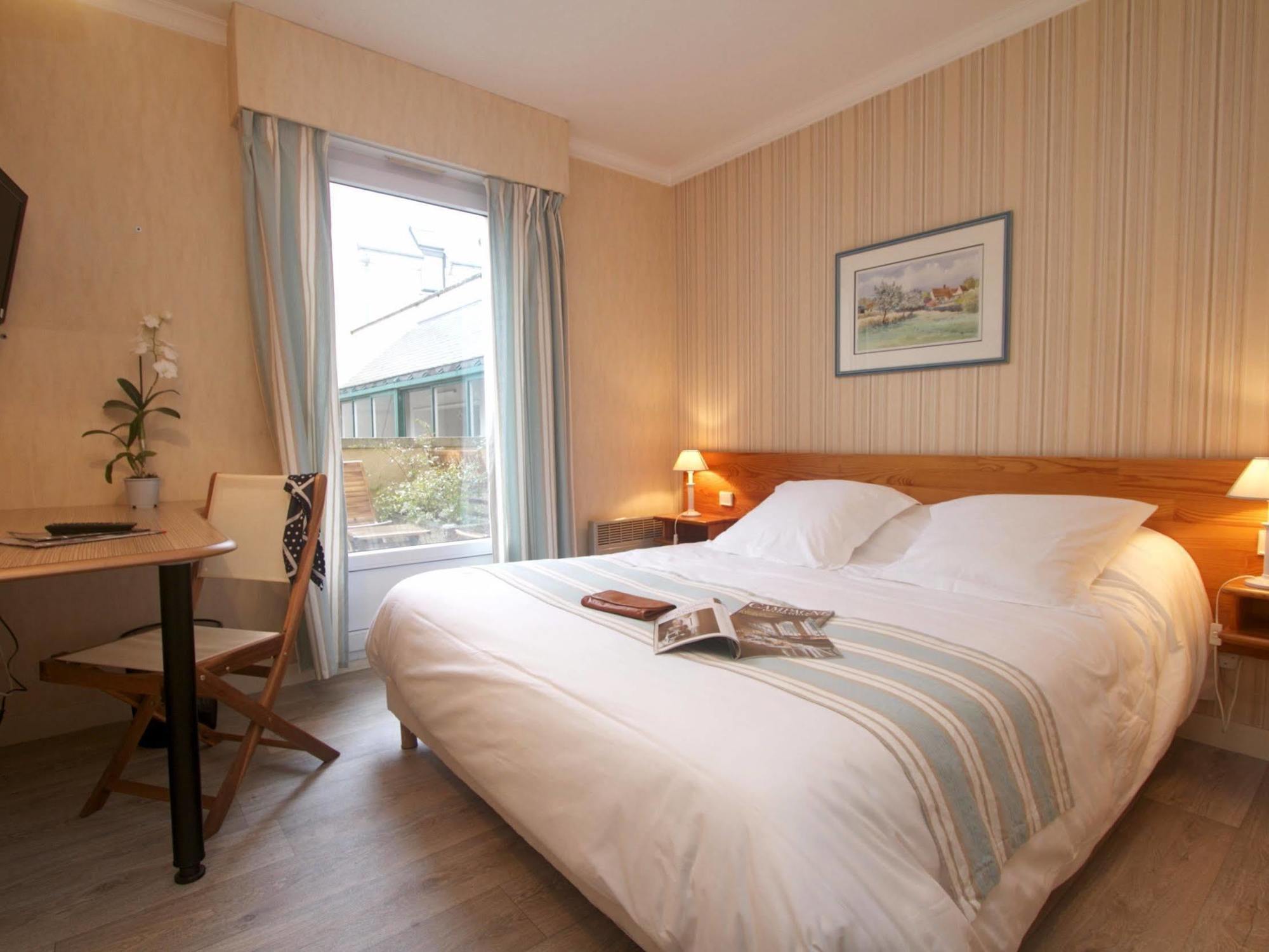 Hotel Sully Nogent-le-Rotrou Exterior photo