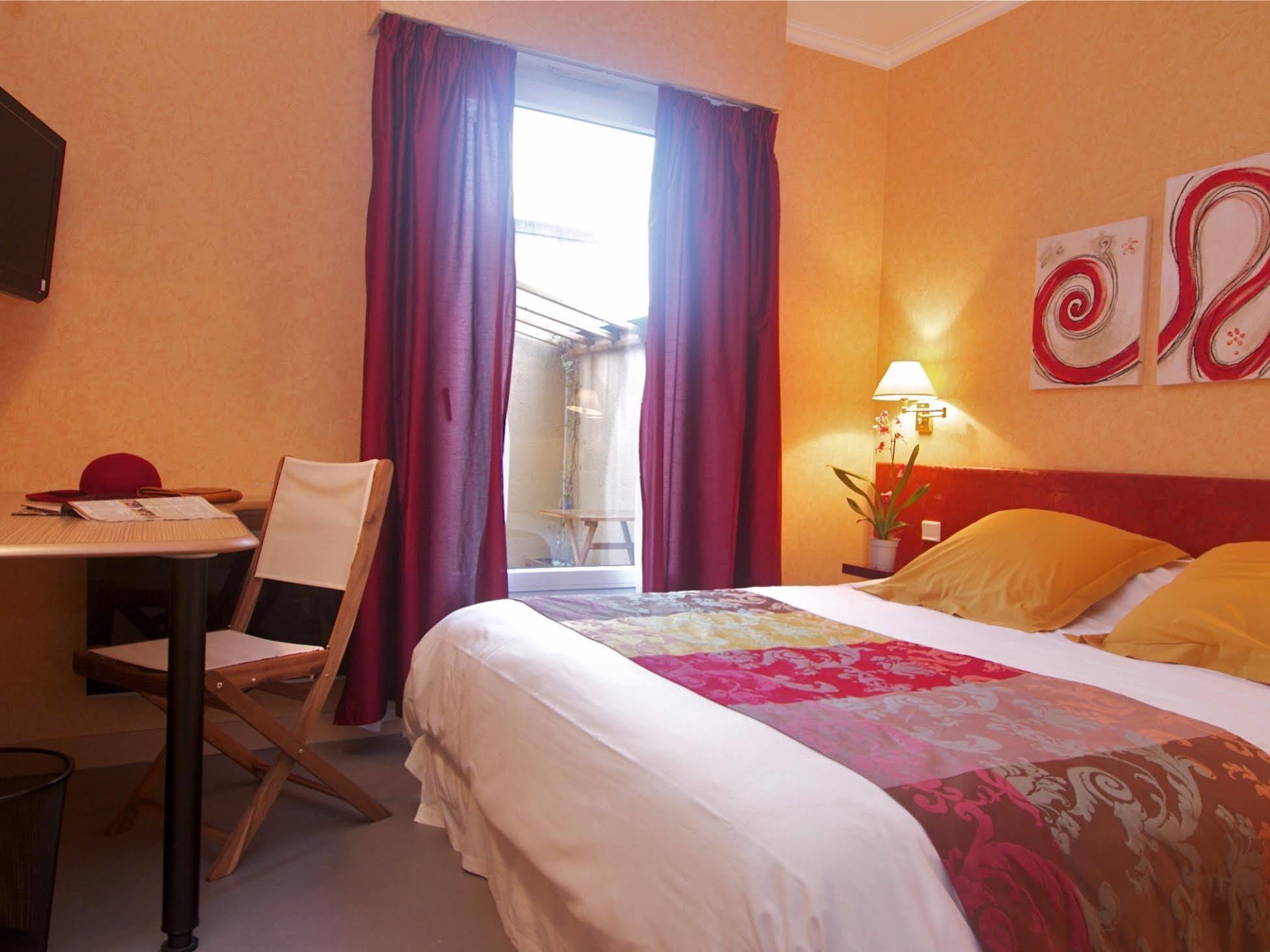 Hotel Sully Nogent-le-Rotrou Exterior photo